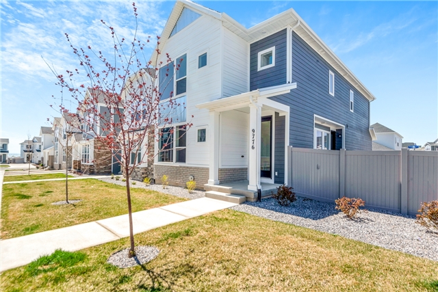 Highland House: 9776 N Caldwell Pl