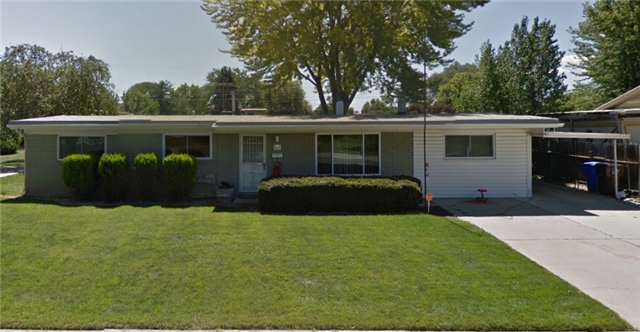 Midvale House: 335 W La Salle Dr