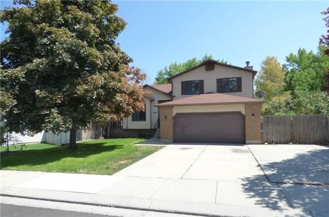 West Jordan House: 6847 S Beargrass Rd