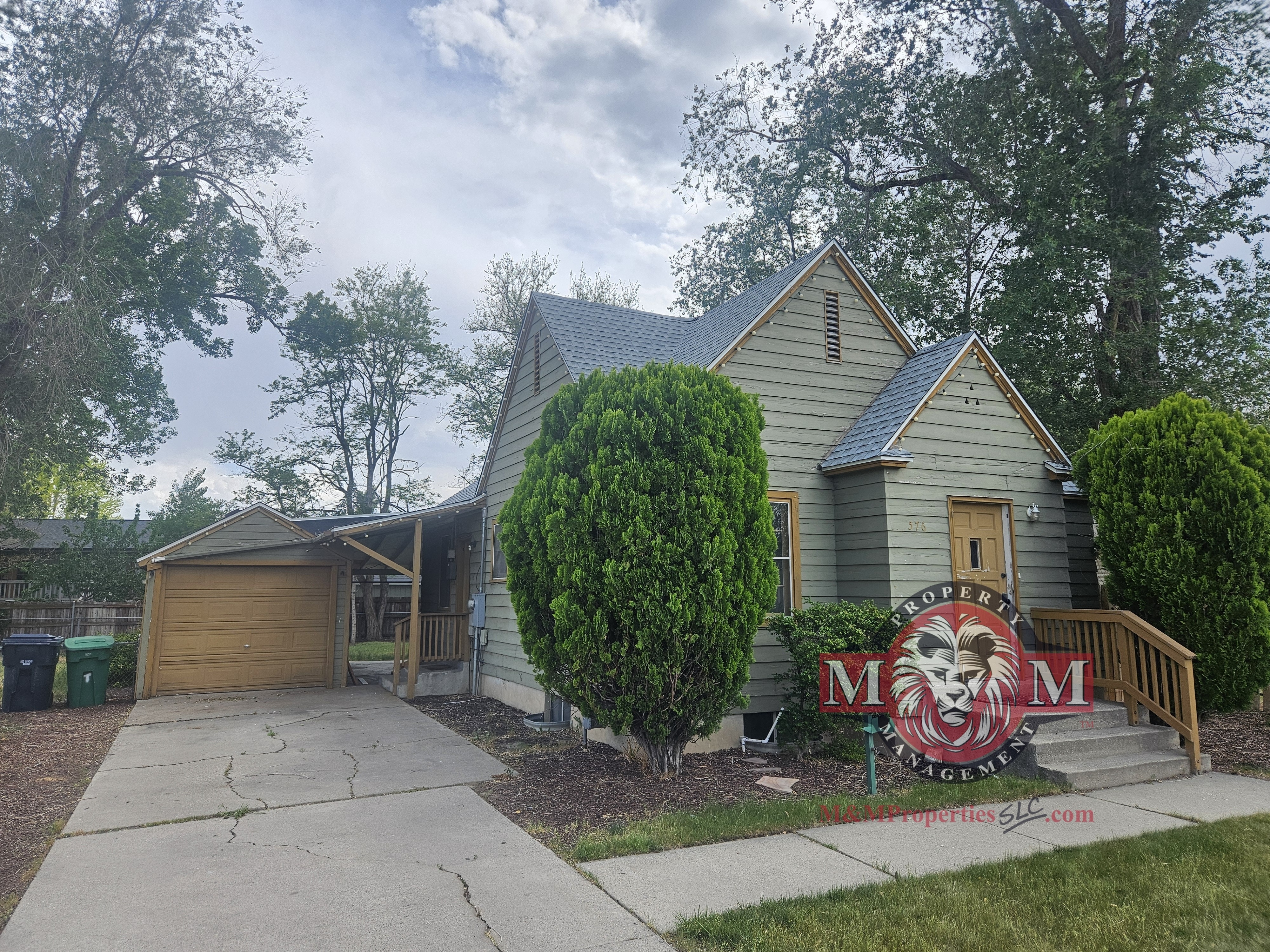 Sandy House: 576 E 9000 S
