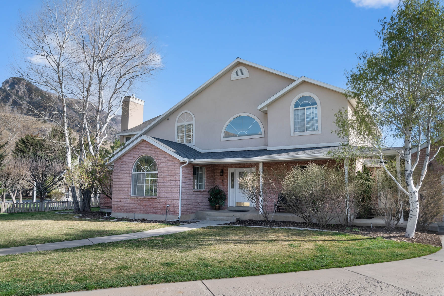 Alpine House: 840 S East Mountain Cir