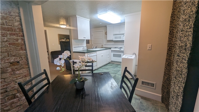 Salt Lake City Apartment: 943 E South Temple