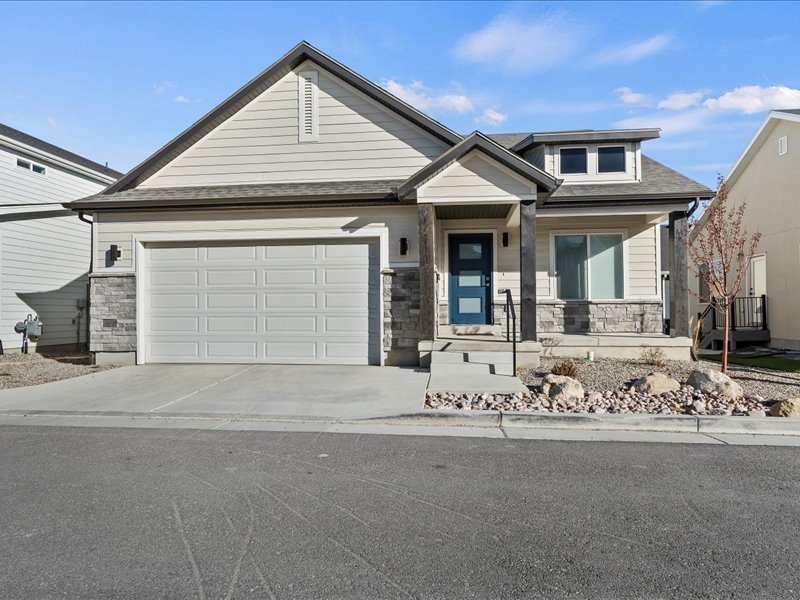 West Jordan House: 7411 S Drake Park Ct