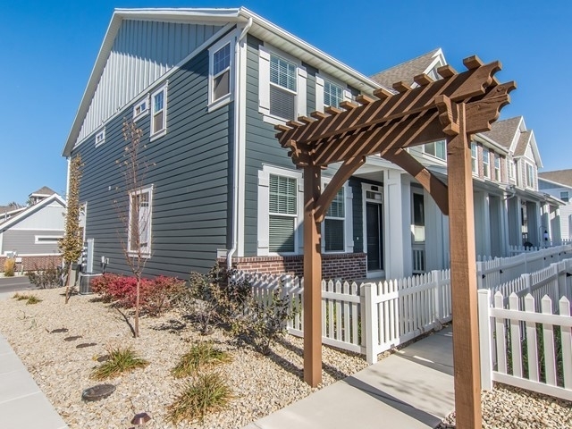 North Salt Lake Townhome: 260 E 330 N