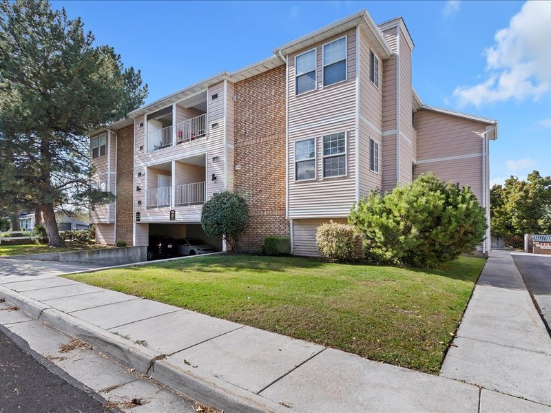 Sandy Condo: 9132 S Scirlein Dr