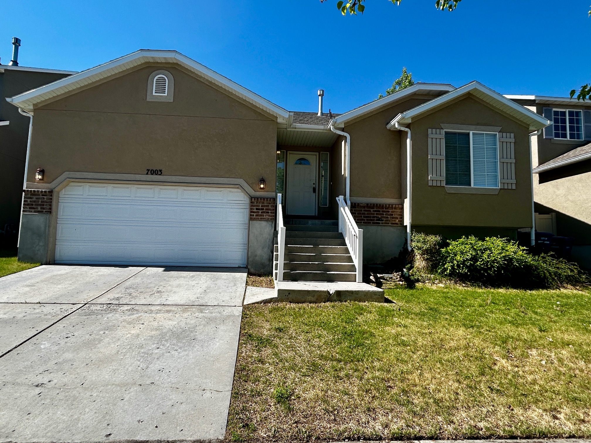 West Jordan House: 7003 W 7895 S