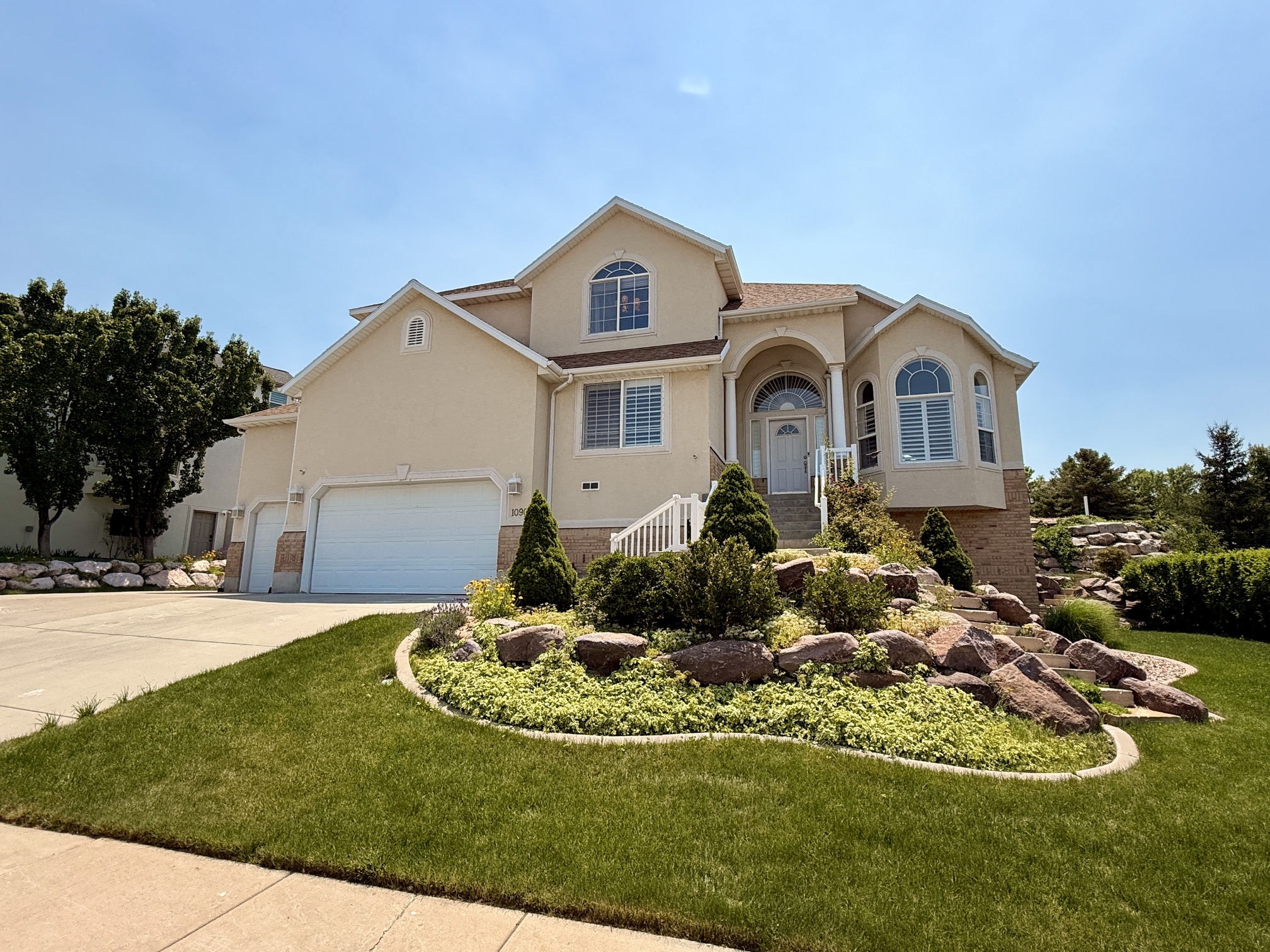 North Salt Lake House: 1090 E Fairway Dr