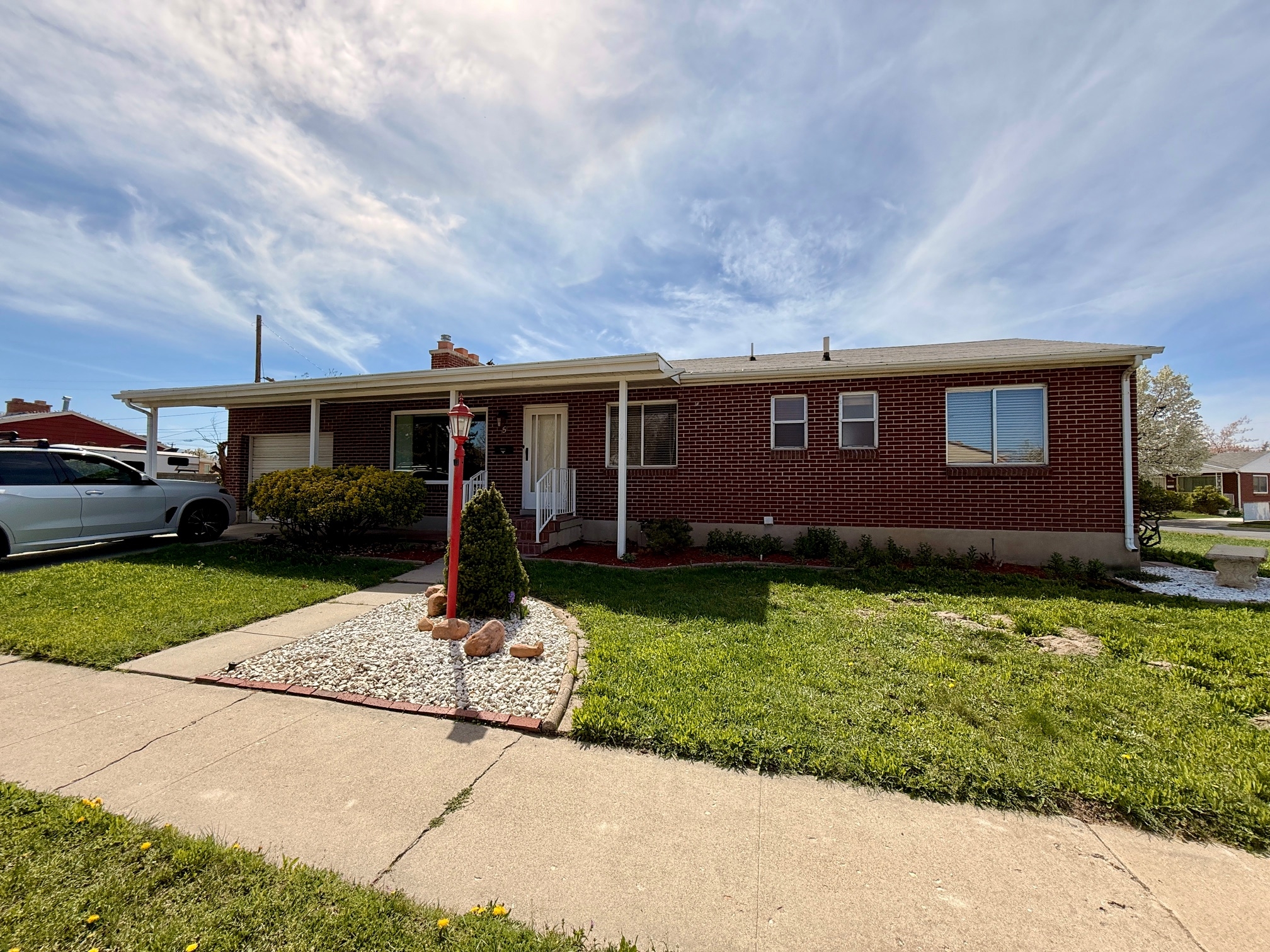 Salt Lake City House: 5 W 5878 S