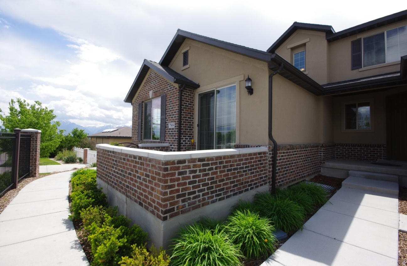 West Jordan Townhome: 7804 S Tiger Ct