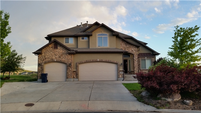Highland House: 4099 W Park Cir