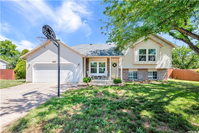Layton House: 20 W 525 N