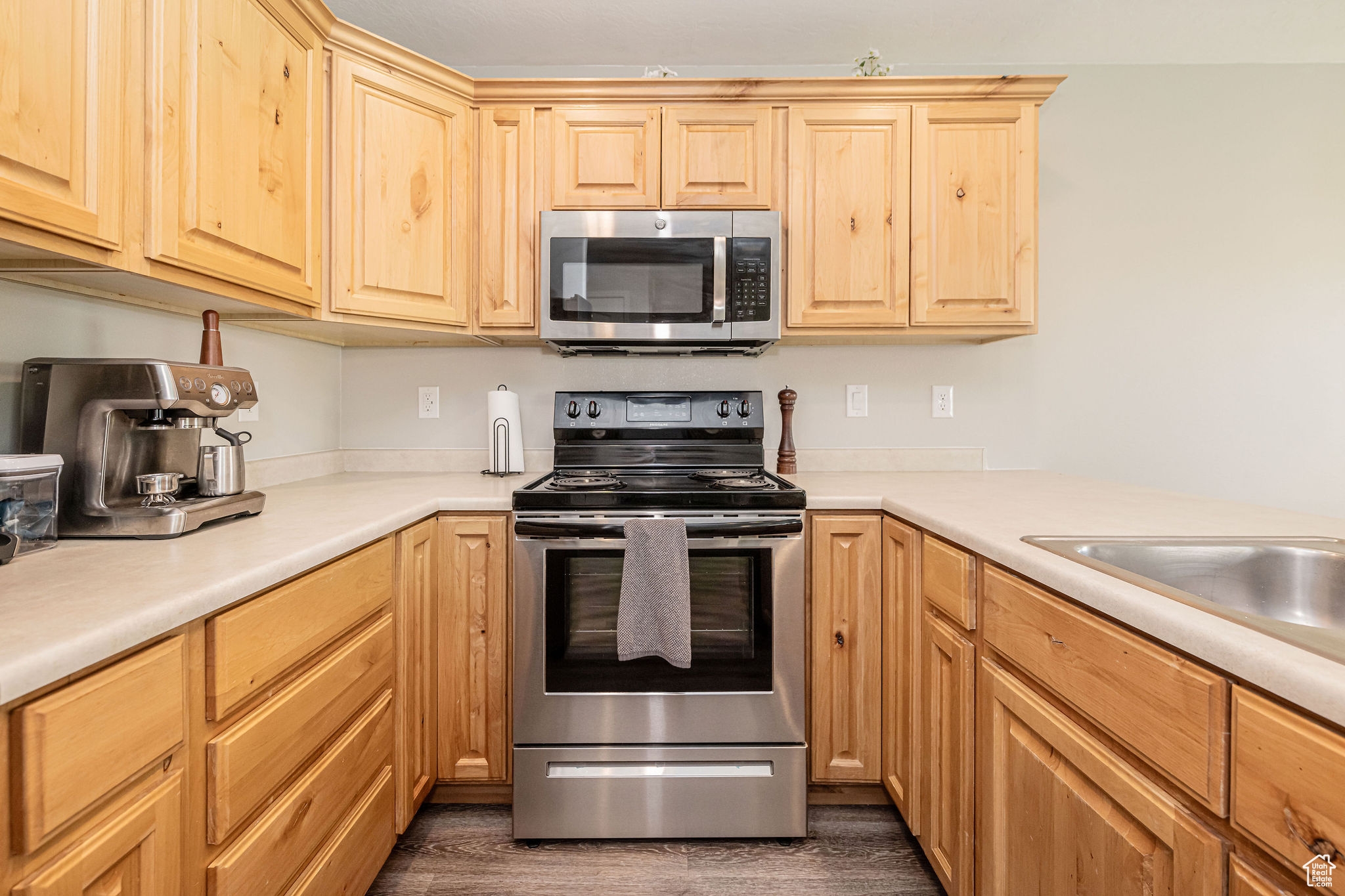 Layton House: 1811 N Clark St