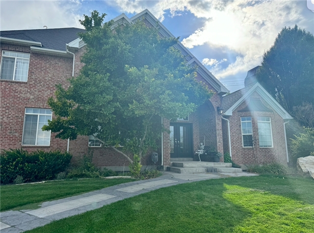 Bluffdale Single Room: 2273 W Mountainside Dr