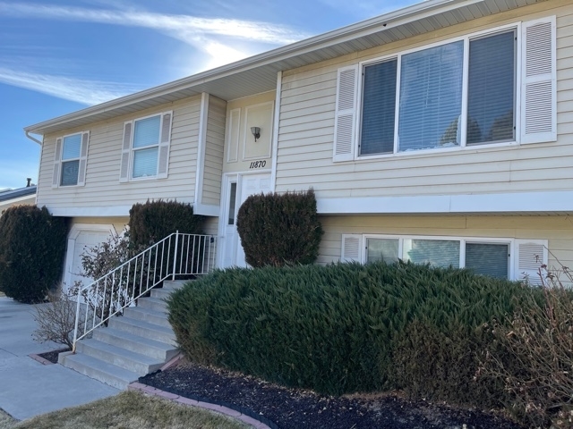 Sandy House: 11870 S Aspen Ridge Rd