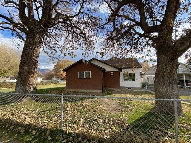 American Fork House: 492 N 200 E