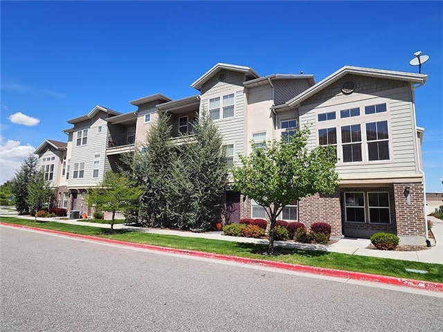 Sandy Townhome: 41 E Durham St