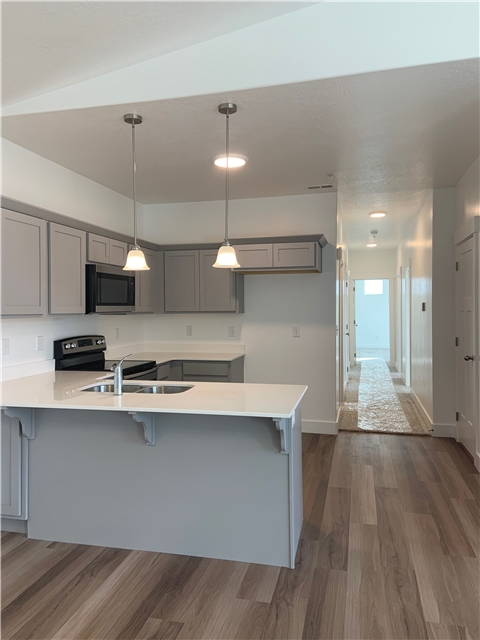 Vineyard Condo: 312 W 410 N