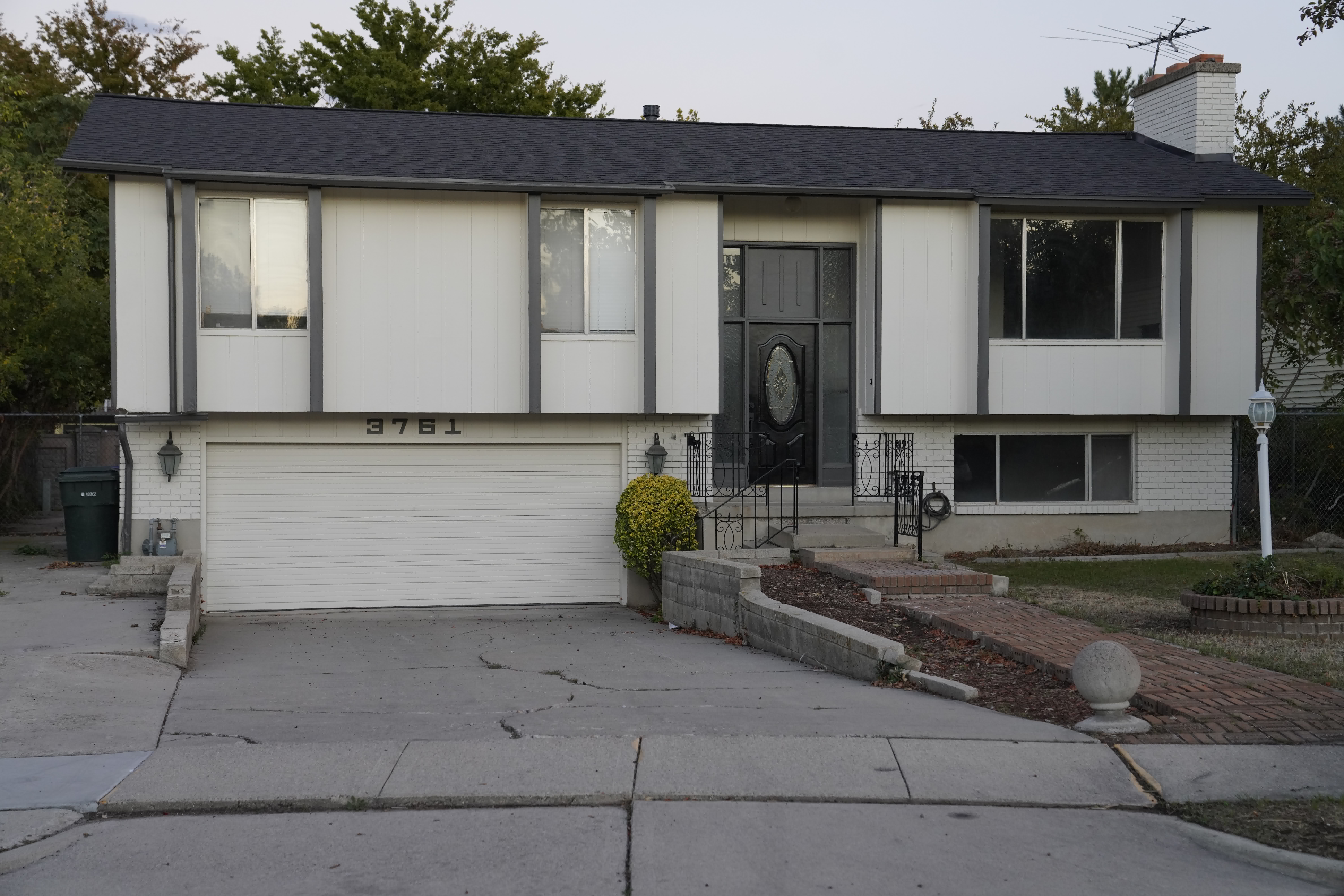 West Valley City House: 3761 S Oxford Way