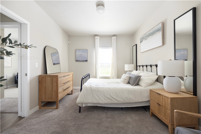 Vineyard Apartment: 100 S Geneva RD