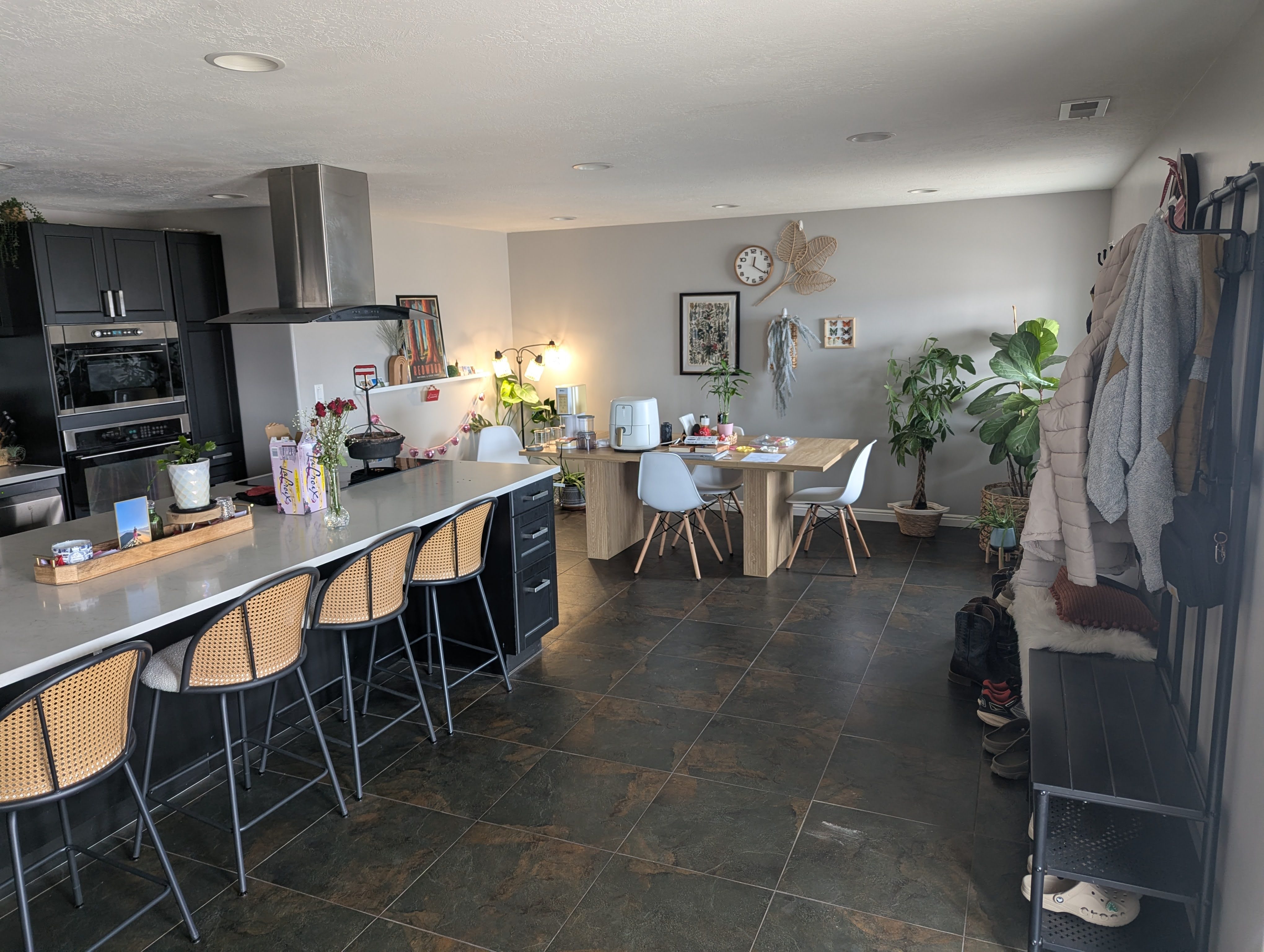 Saratoga Springs House: 4076 S Montego Dr