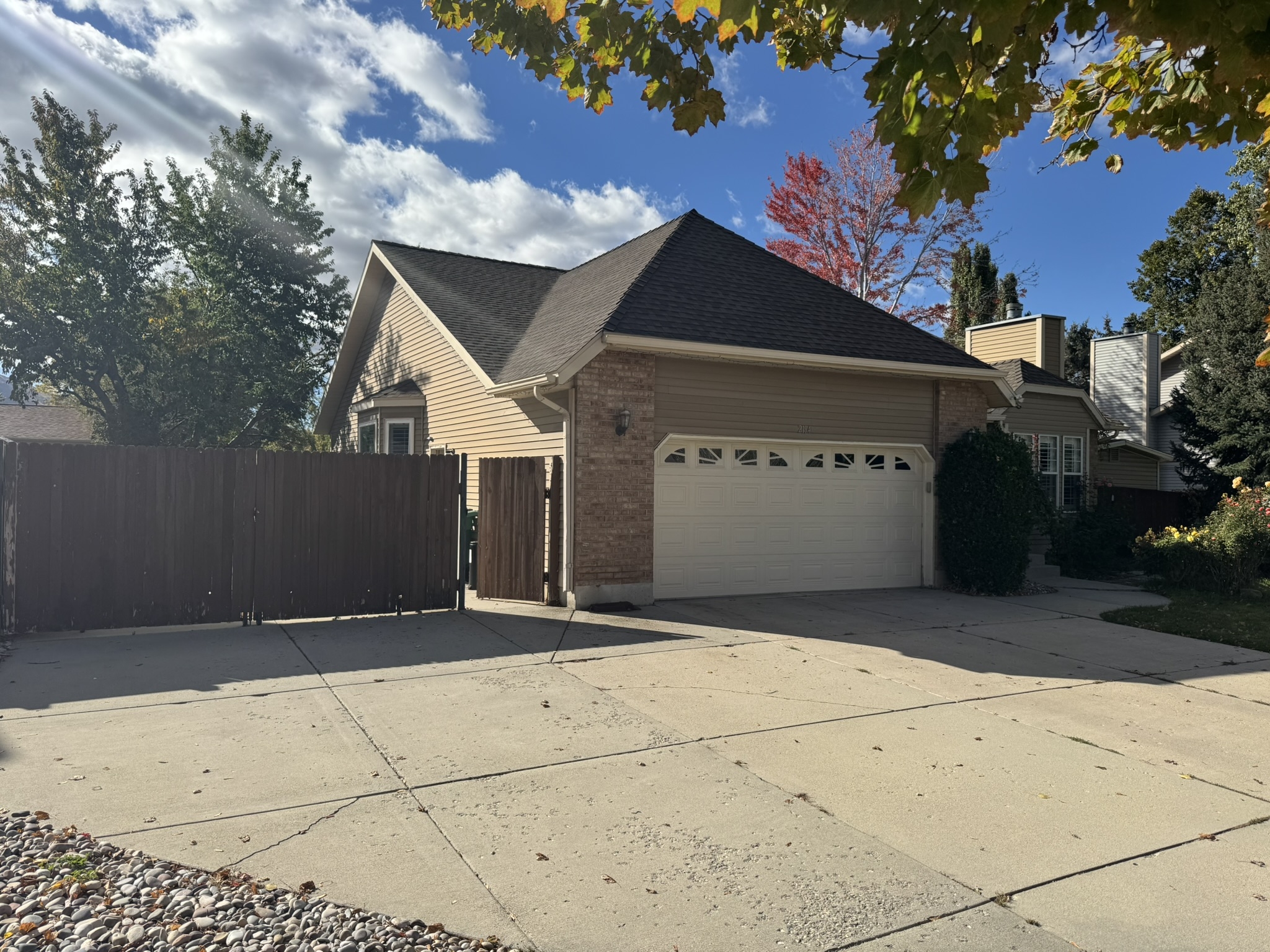 Sandy House: 2194 E 10000 S