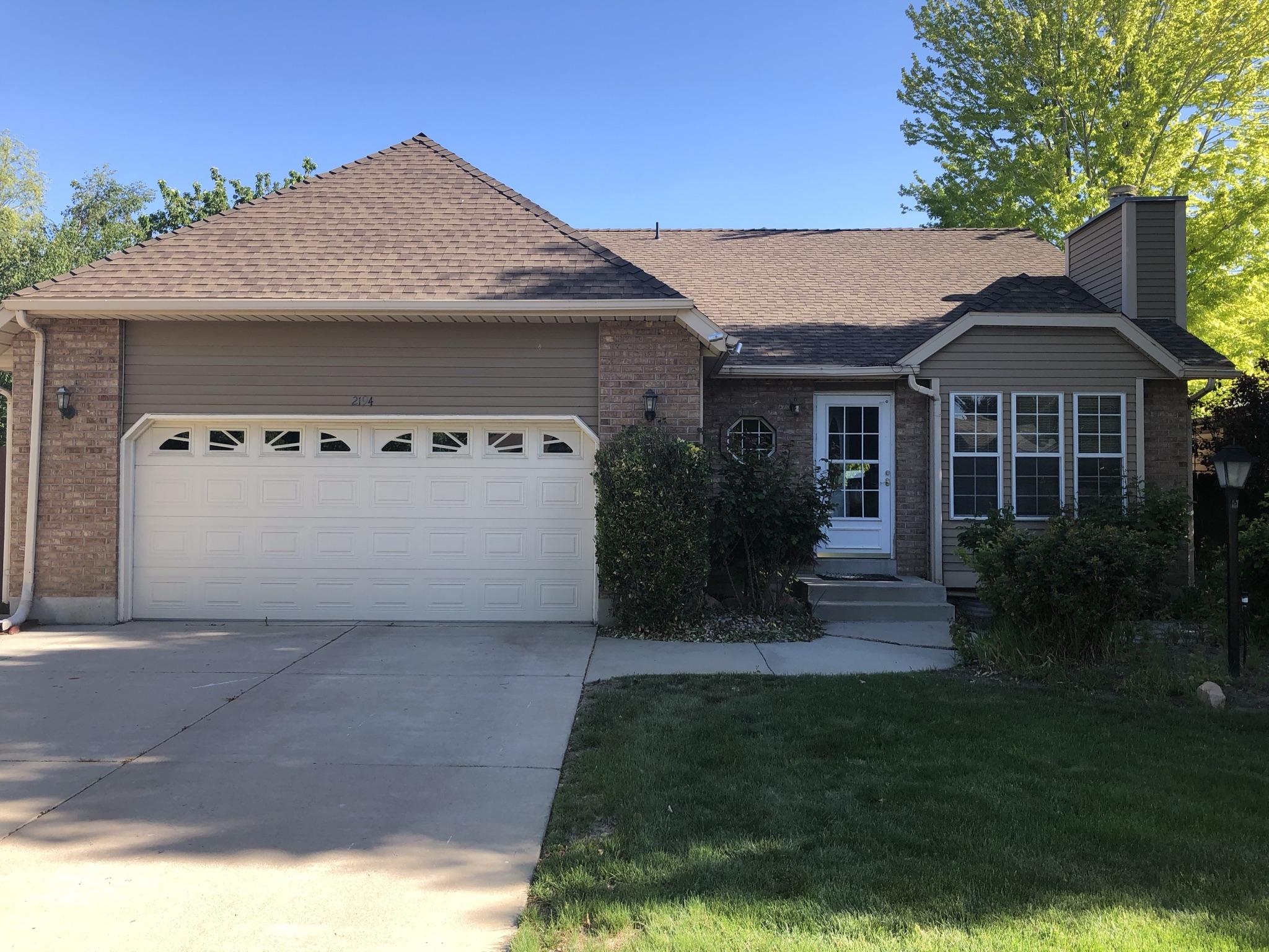 Sandy House: 2194 E 10000 S