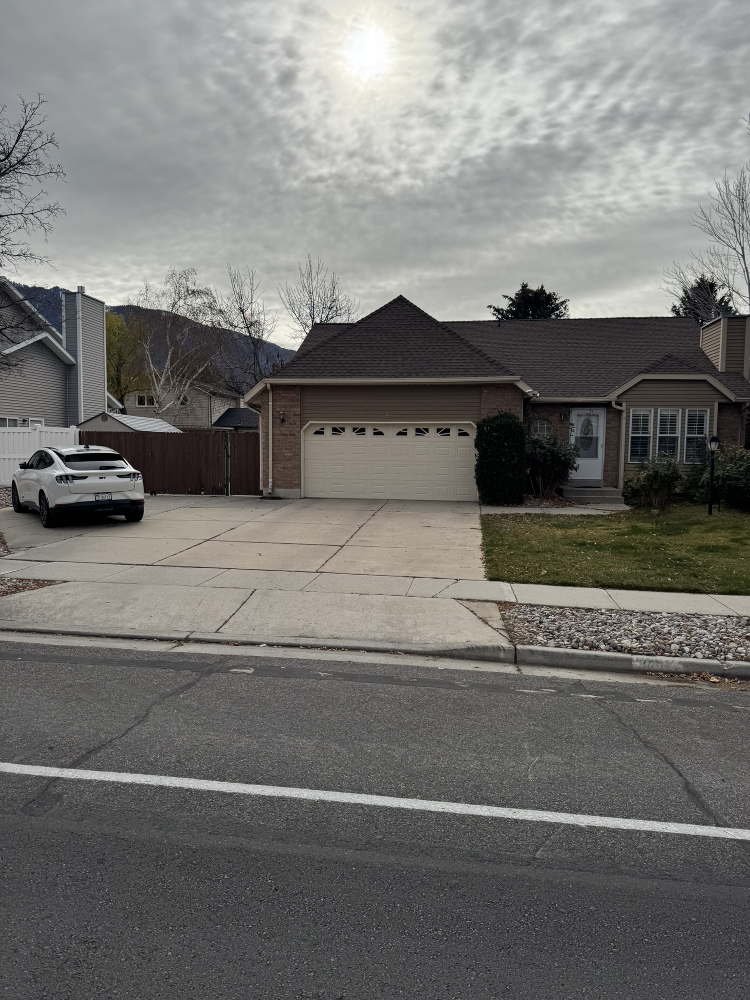 Sandy House: 2194 E 10000 S