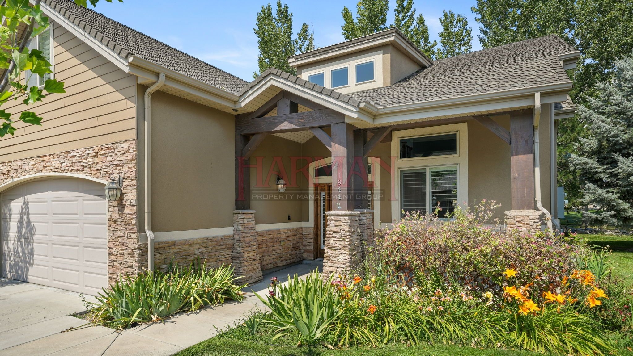 Vineyard House: 1944 W Golden Pond Way