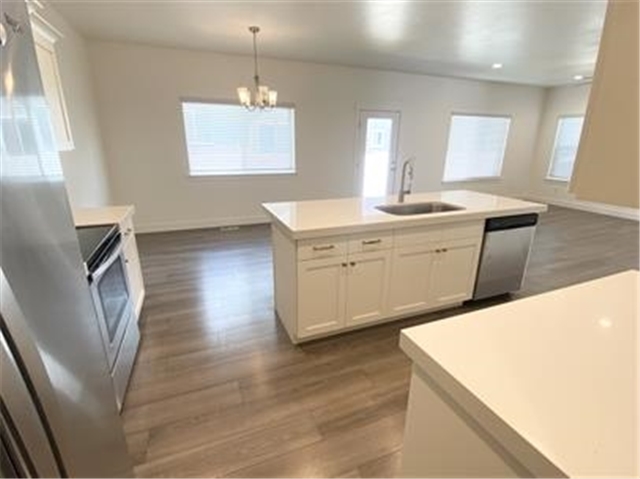 Vineyard House: 541 N 20 W