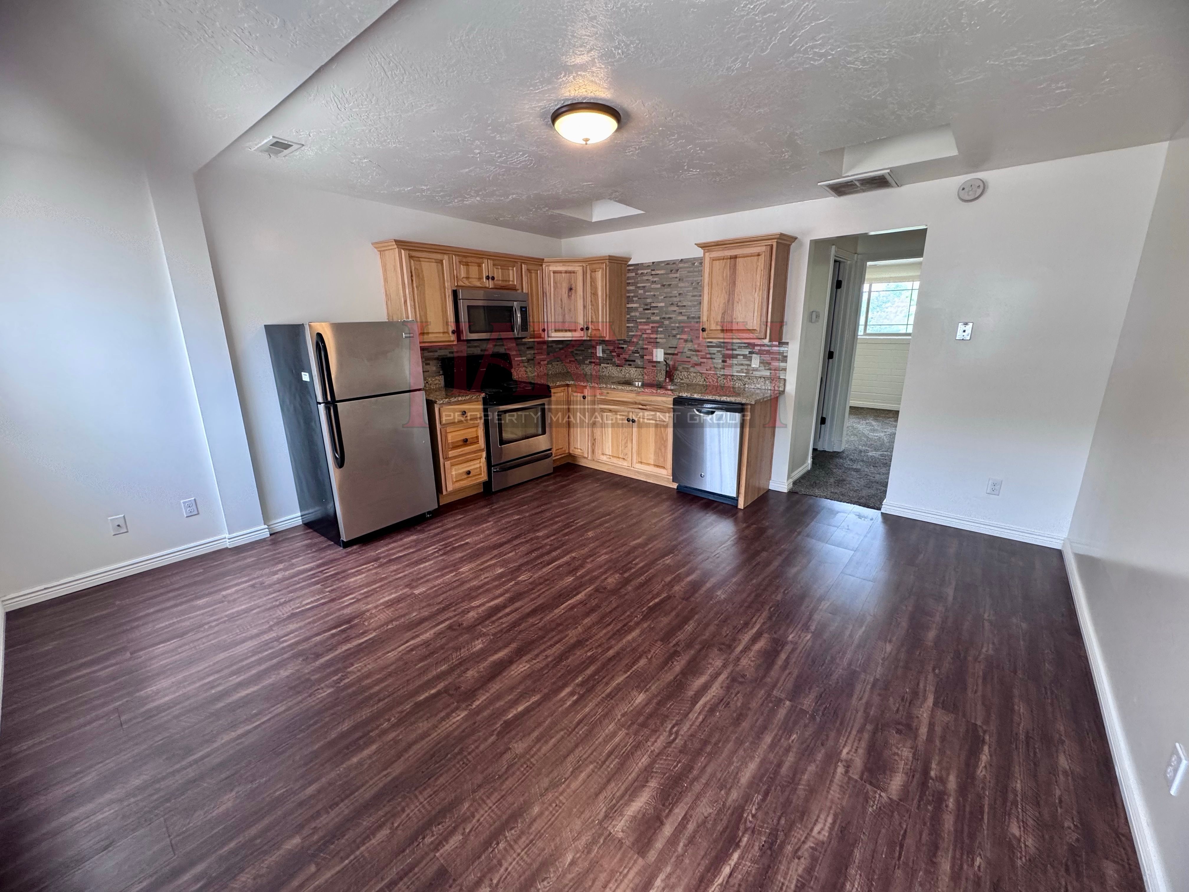 Alpine Apartment: 185 W Center St