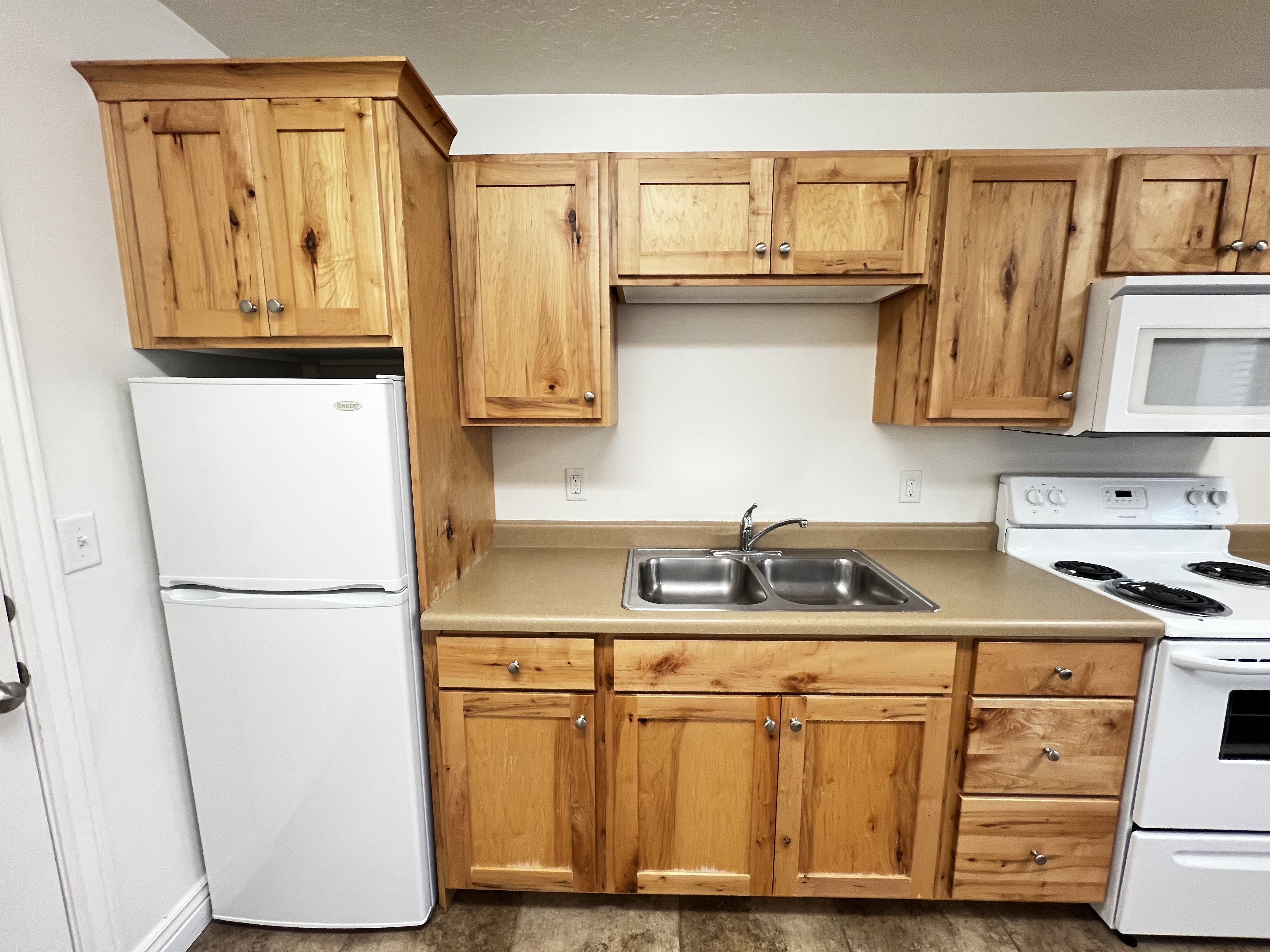 Provo Apartment: 145 E Center St