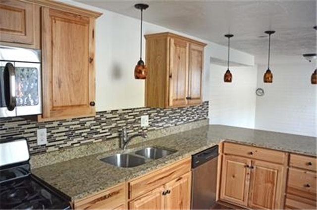 Alpine Apartment: 201 W Center St