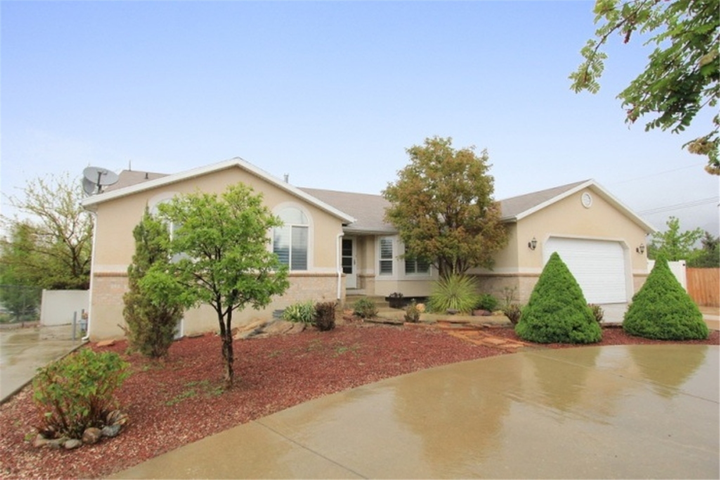 Sandy House: 1611 E 11400 S