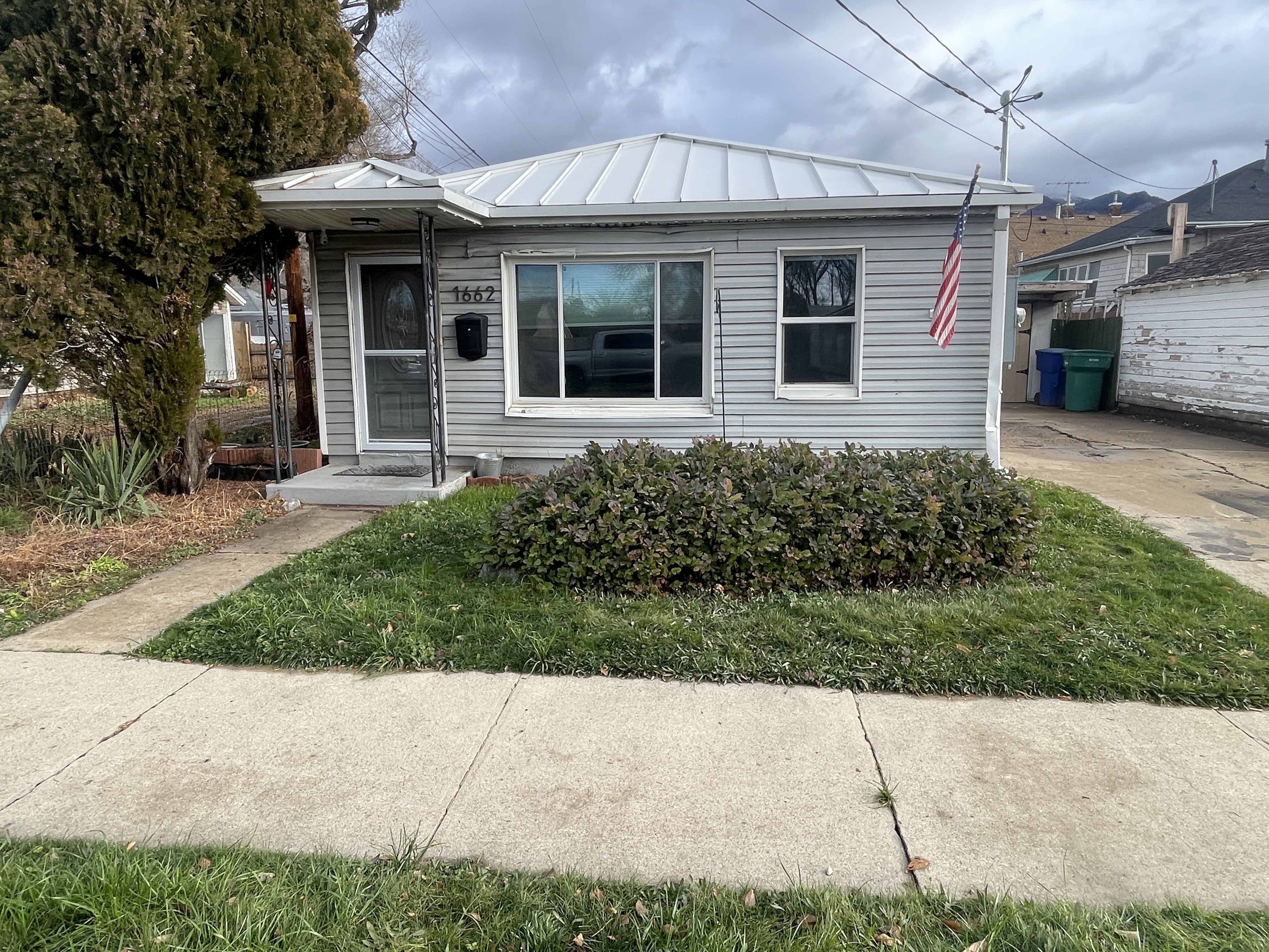 Ogden House: 1662 Ogden Ave