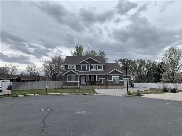 Woods Cross House: 311 N 750 W