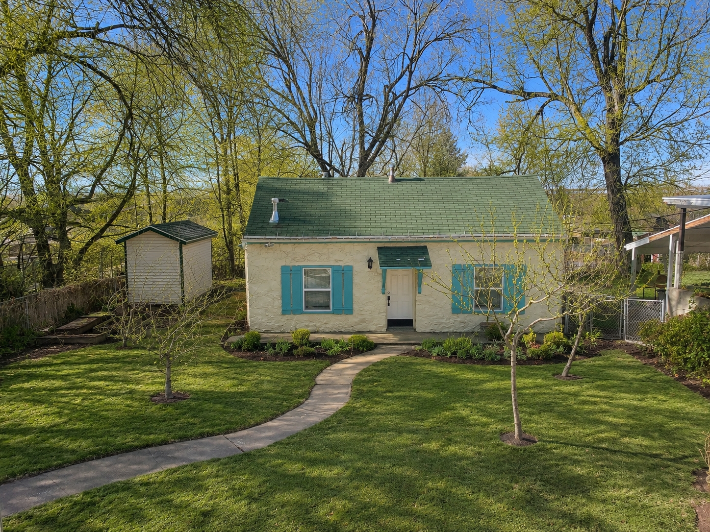 Centerville House: 557 N 400 E