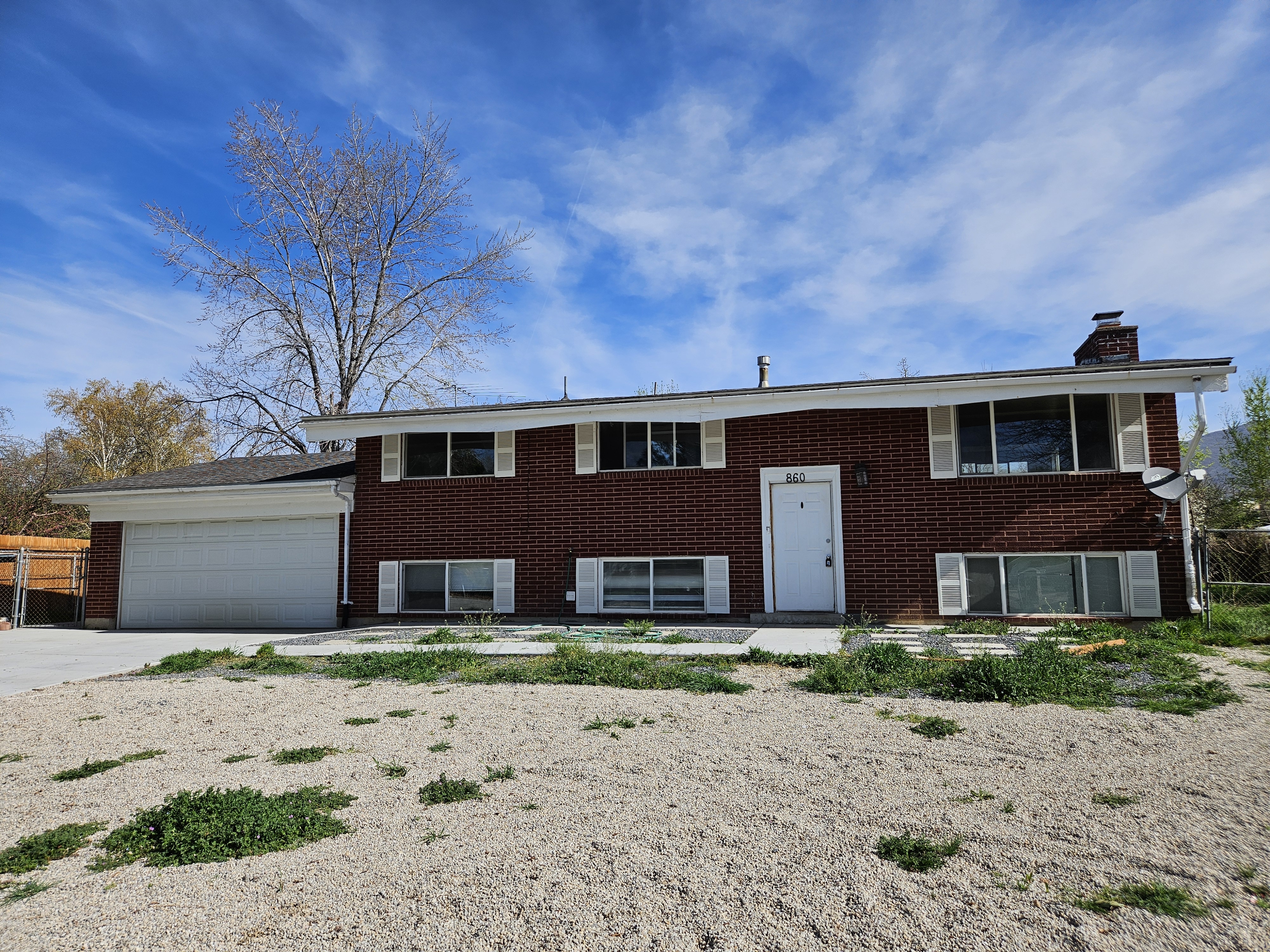 Layton House: 860 Maplewood Cir