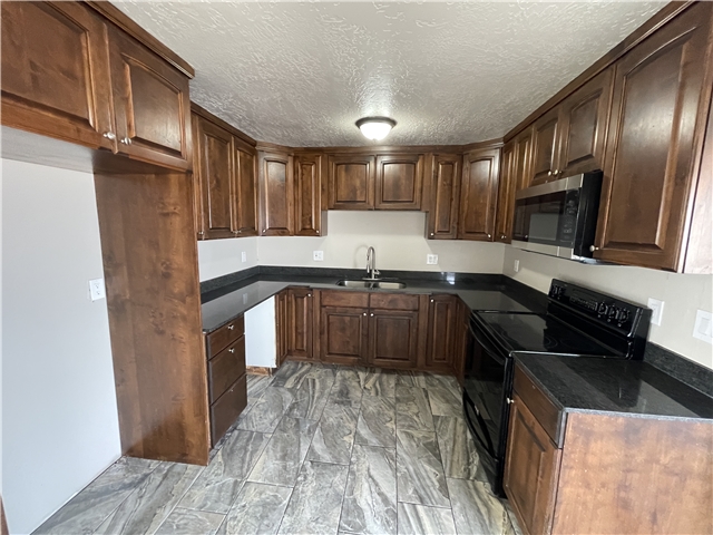 Magna House: 7792 W Glenwood Ave