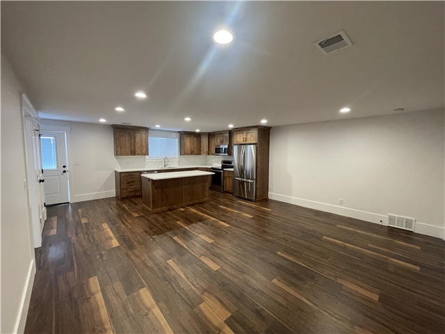 North Salt Lake Apartment: 884 S Silvertree Ln