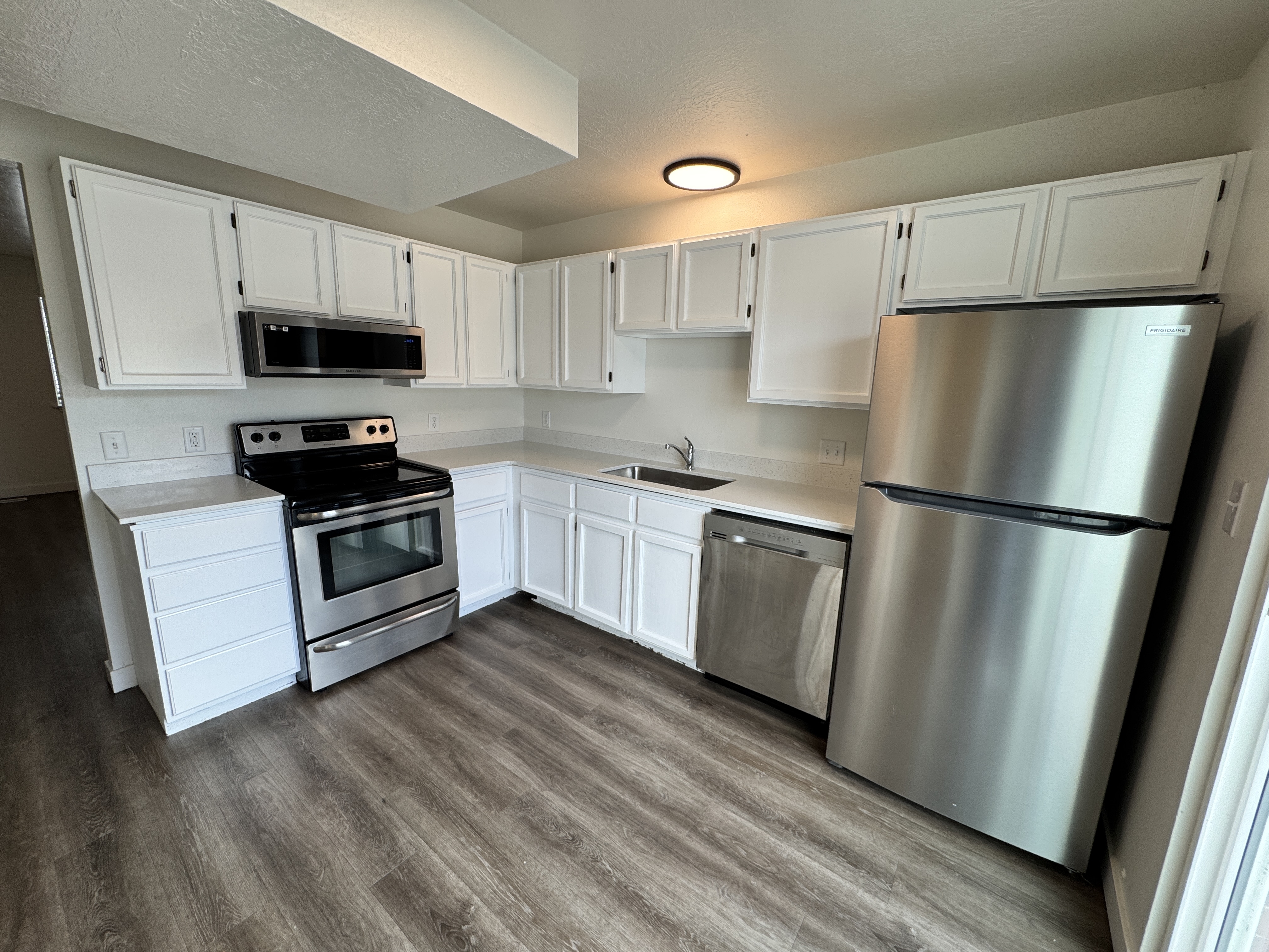 Bountiful Townhome: 393 W 200 N