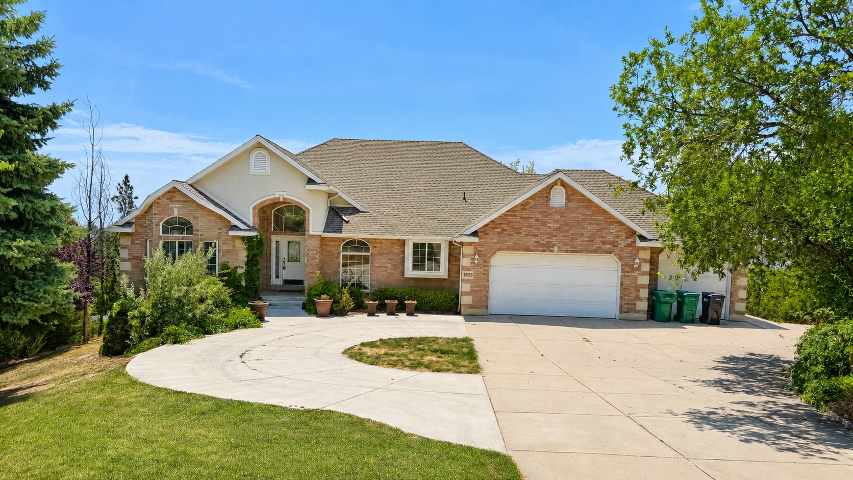 Layton House: 1835 N Beechwood Dr