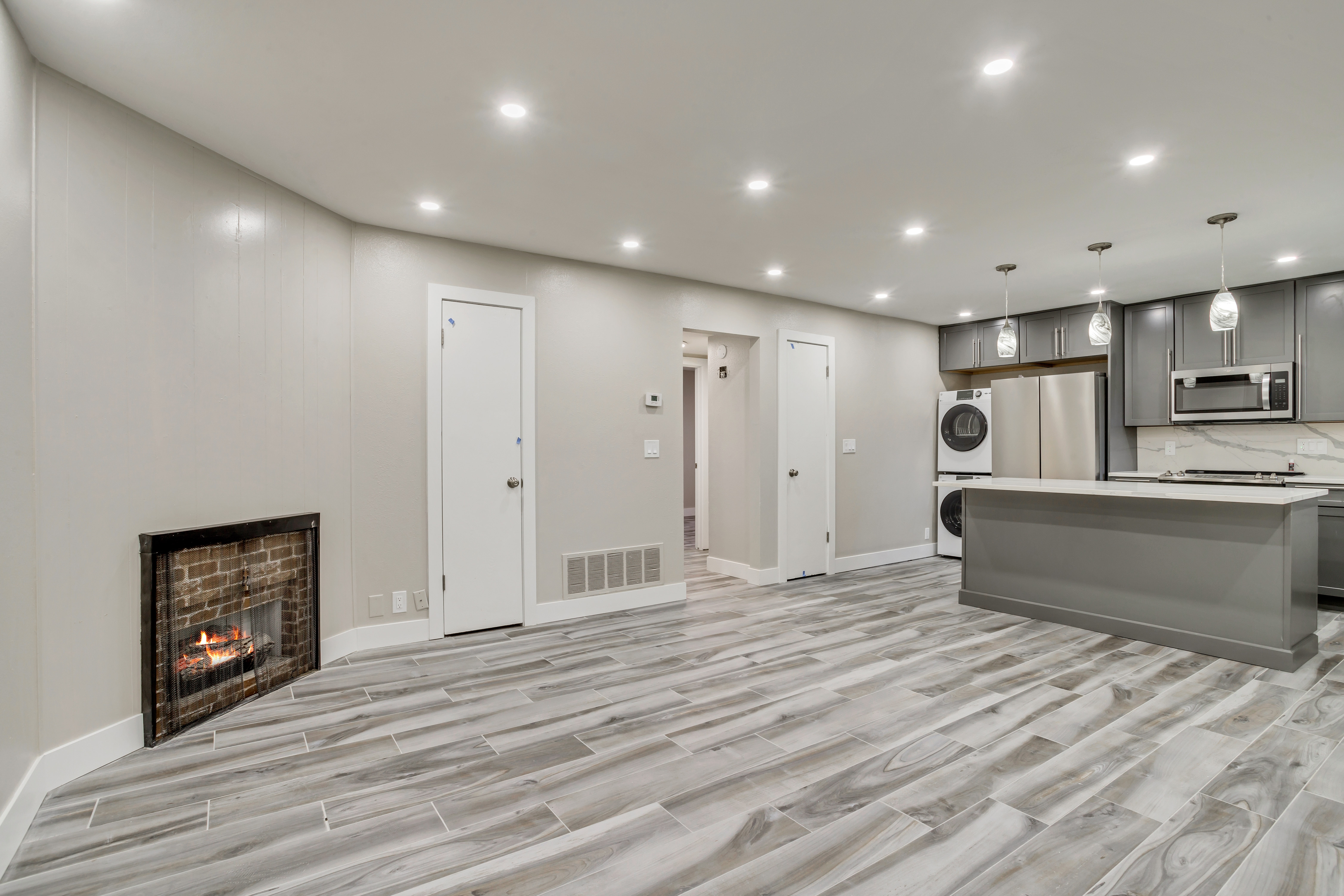 Murray Apartment: 4371 S Fairbourne Ave