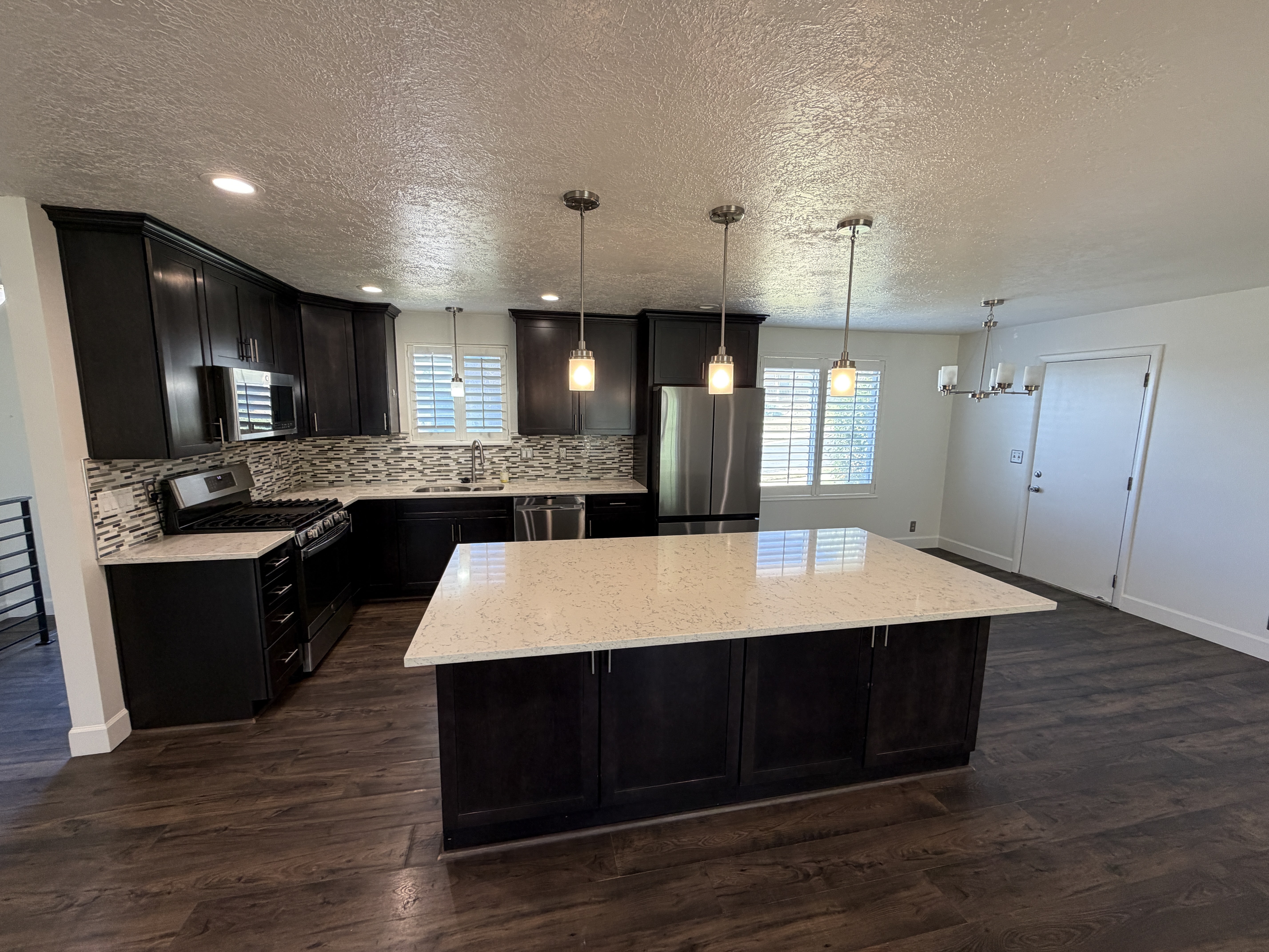 Farmington House: 286 Paulette Way