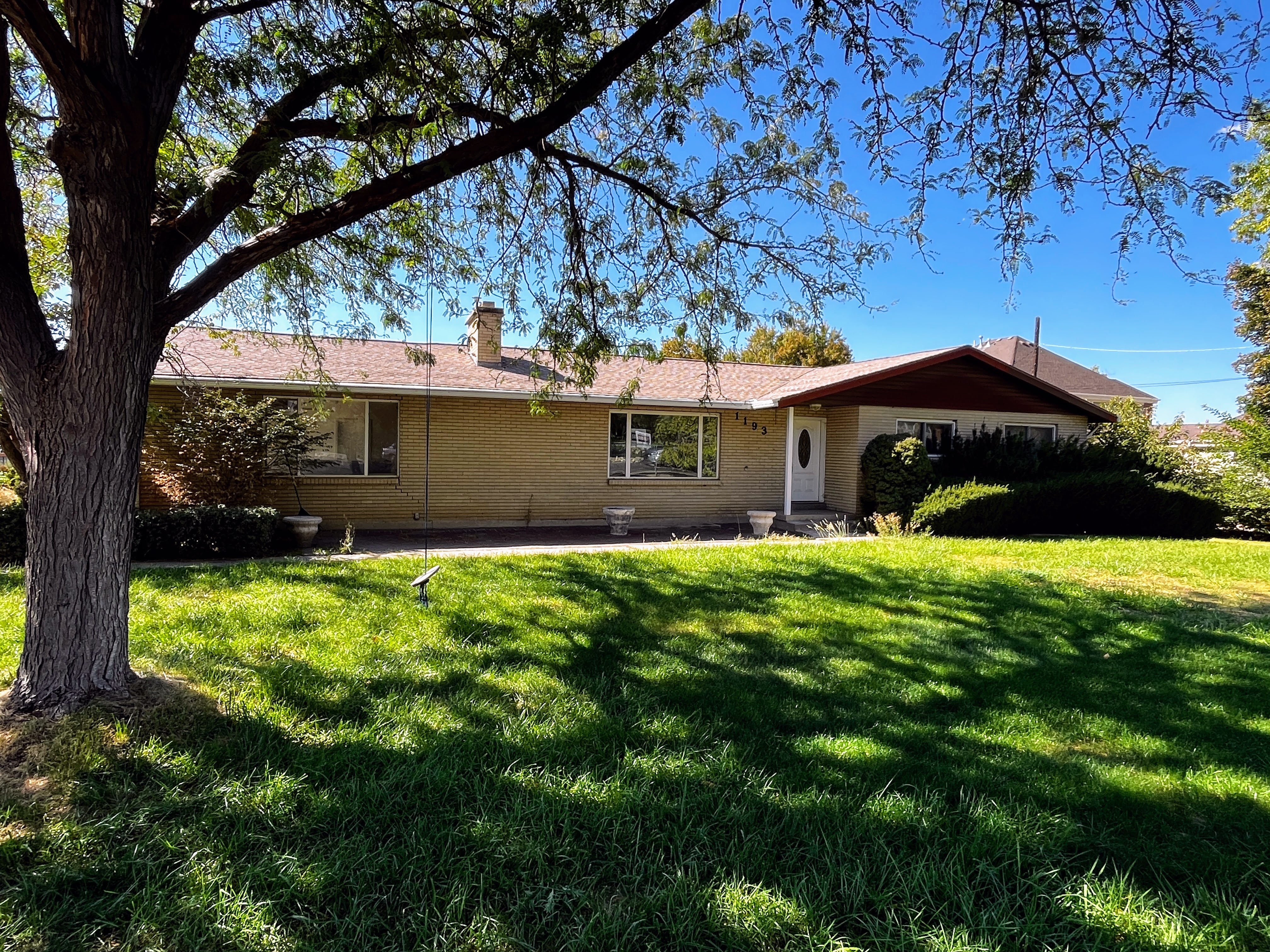 Centerville House: 1193 N Main St