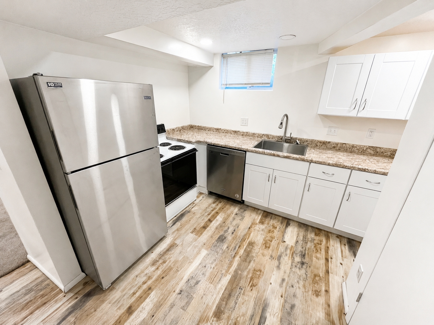 Kaysville Apartment: 574 E 200 S