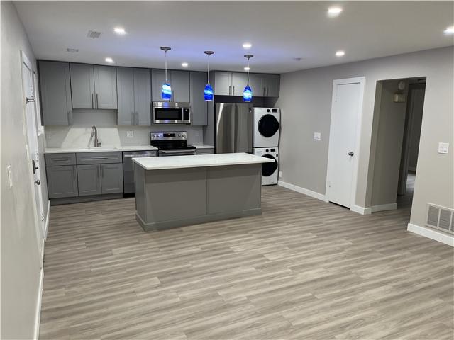 Murray Apartment: 4371 S Fairbourne Ave