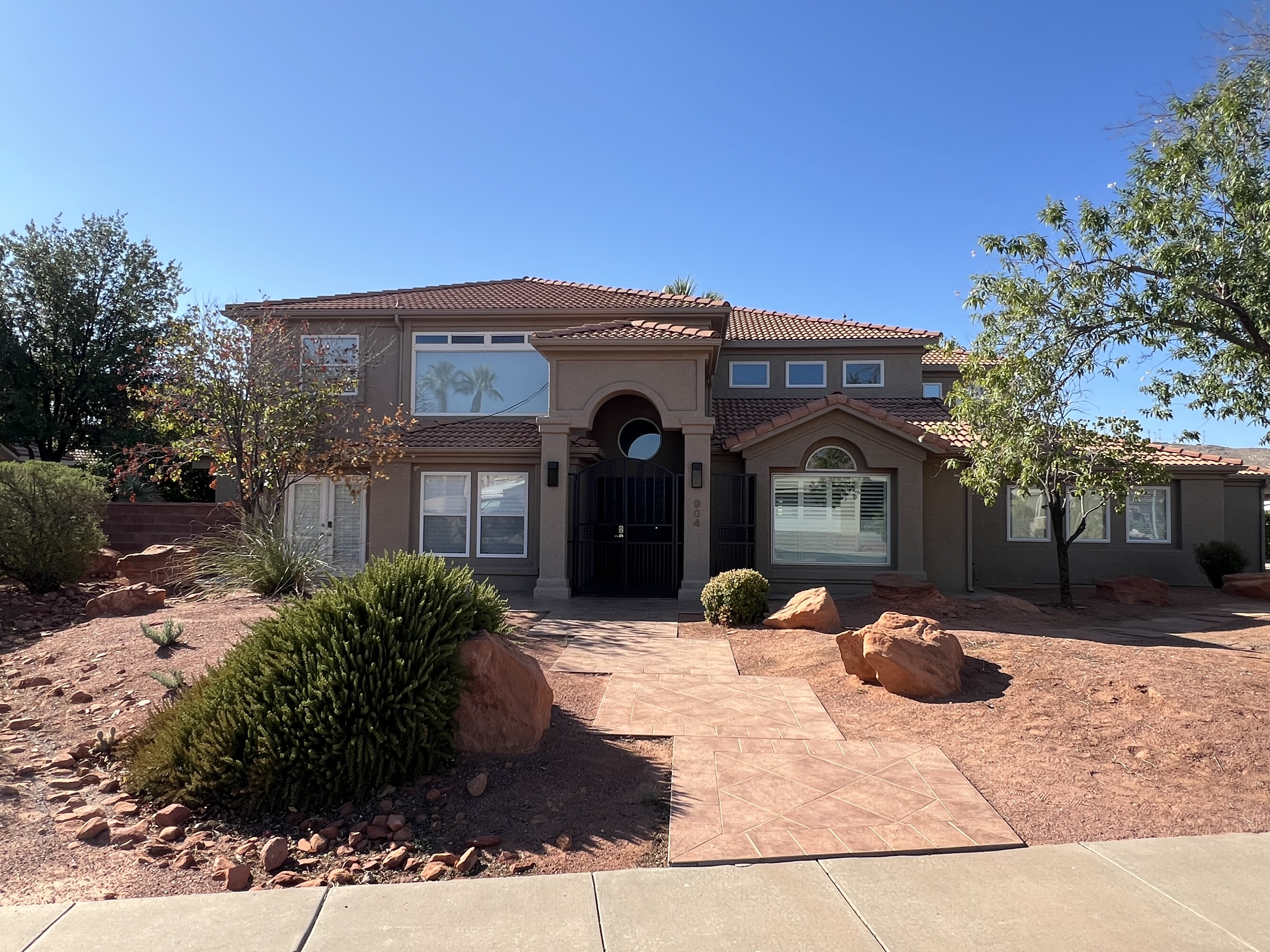 Saint George House: 904 Lizzie Ln