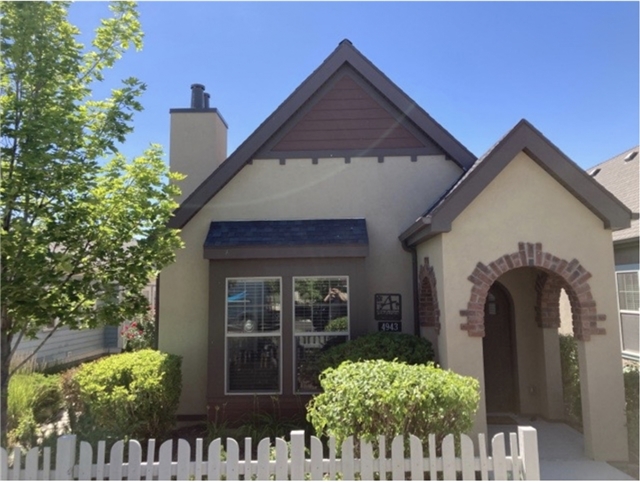 South Jordan House: 4943 W Black Twig Dr