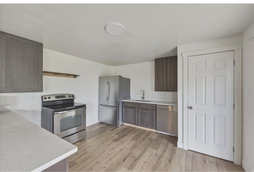 Clearfield House: 207 W 1300 N