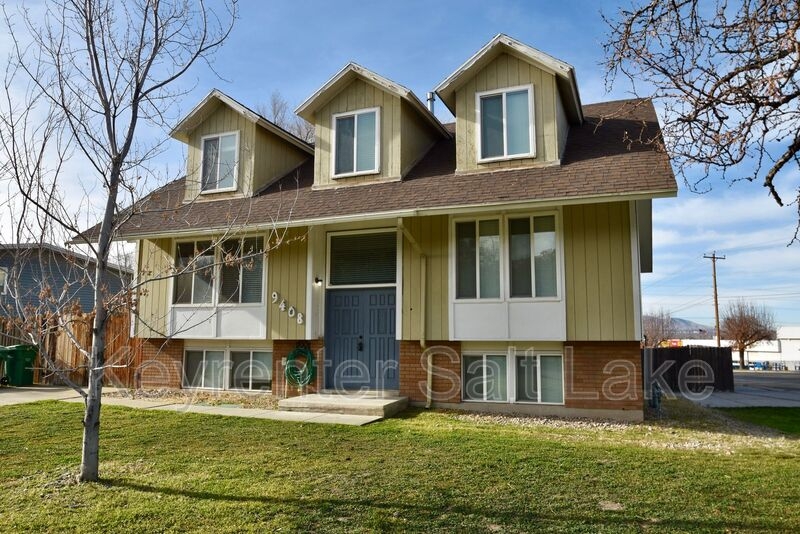 Sandy House: 9408 S Turnpike Ln